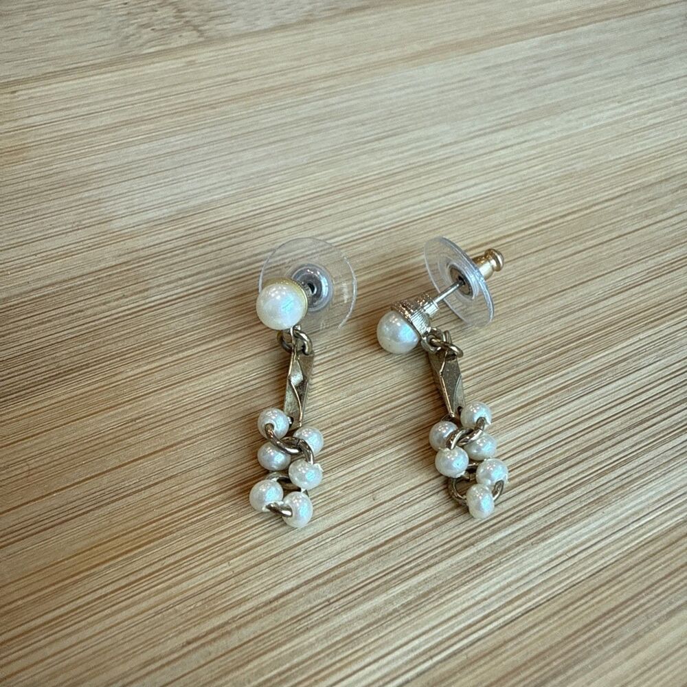 SMALL VINTAGE PEARL AND GOLD DANGLE EARRINGS UNBRANDED